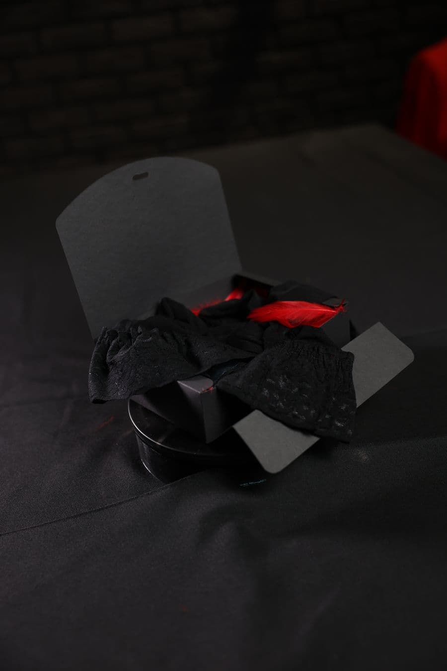 Чулок с черным кружевом image 1